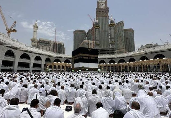 Saudi Arabia Announces Date for Sallah, Sights New Moon