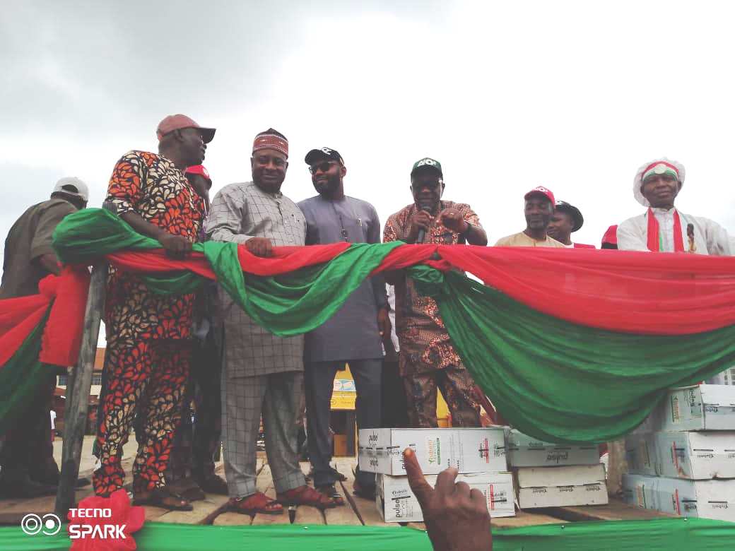 Edo 2024: 500 APC, LP Members Defects to PDP in Akoko-Edo