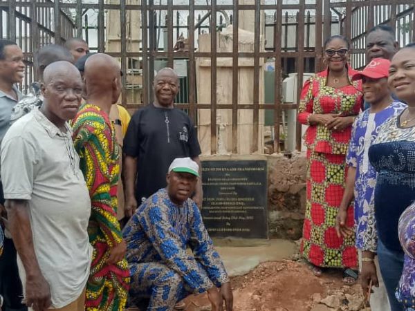 Oligbi-Edeko commissions 500 KVA transformer in Efandion community