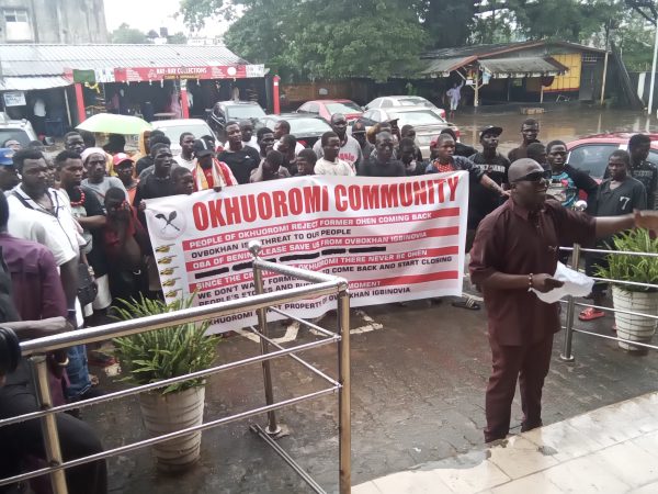 Okhuoromi Youths Protest planned Reinstatement of Ohen Ovbokha