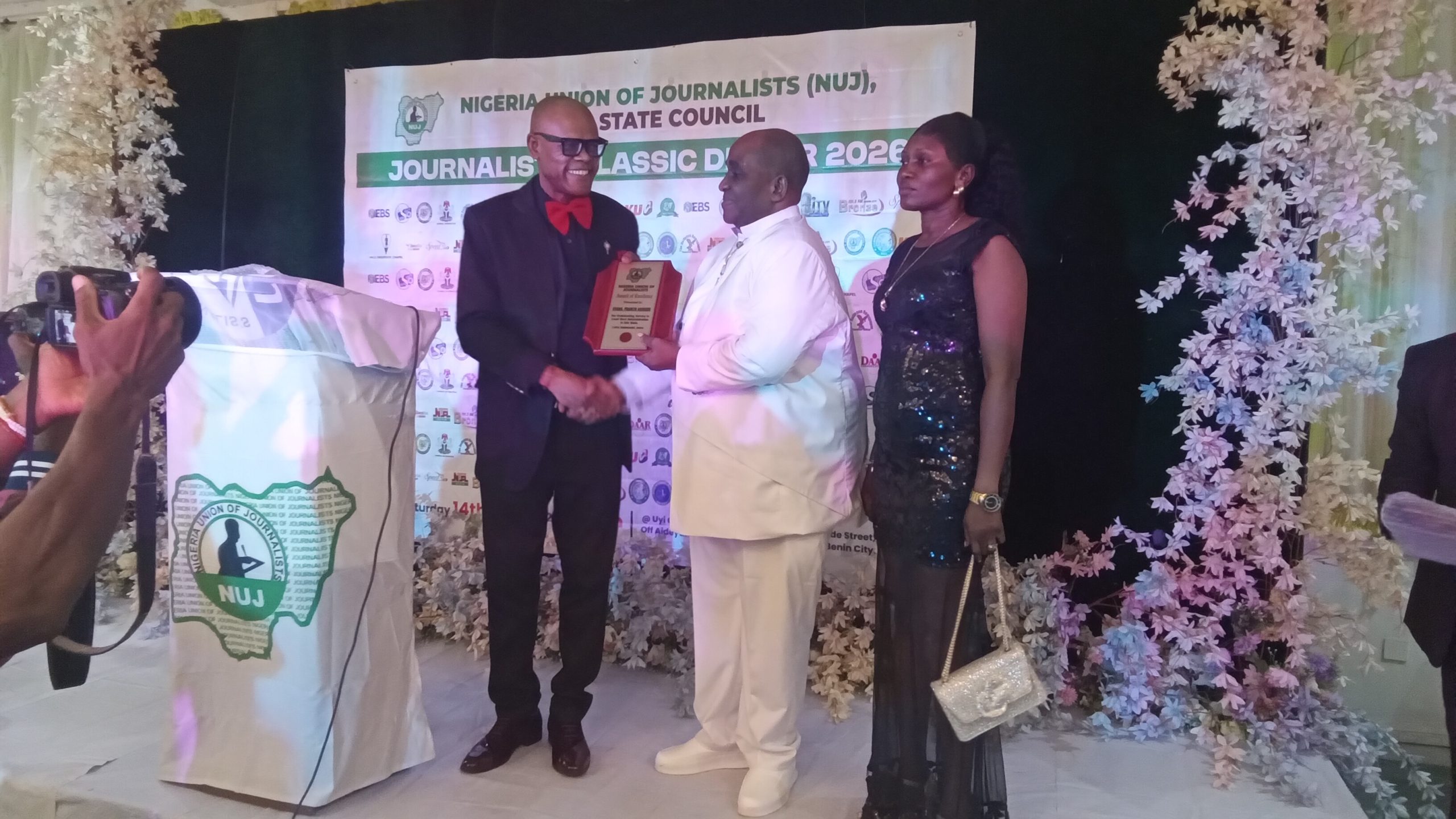 NUJ Honours Akhigbe With Award of Outstanding Service in Local Government in Edo State