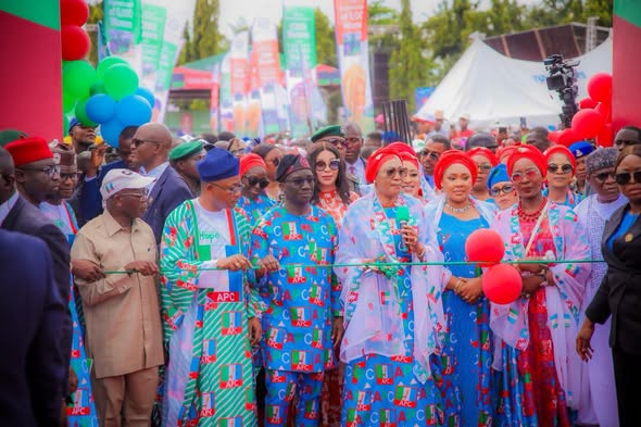 First Lady Remi Tinubu Inaugurates 50 CNG Buses, Launches ₦1bn Empowerment Scheme in Edo